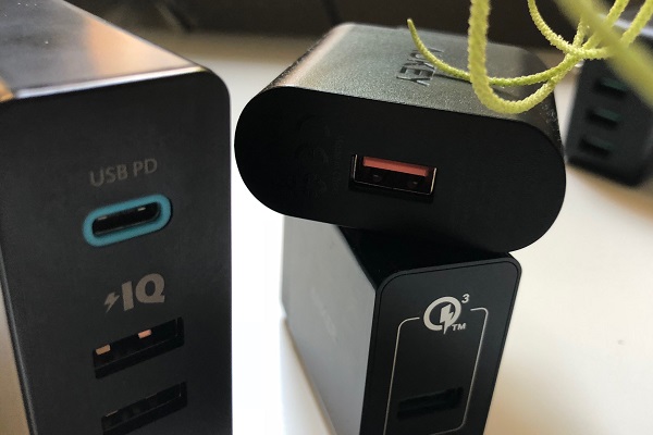 USB-Ladegerät Quick Charge und Power Delivery